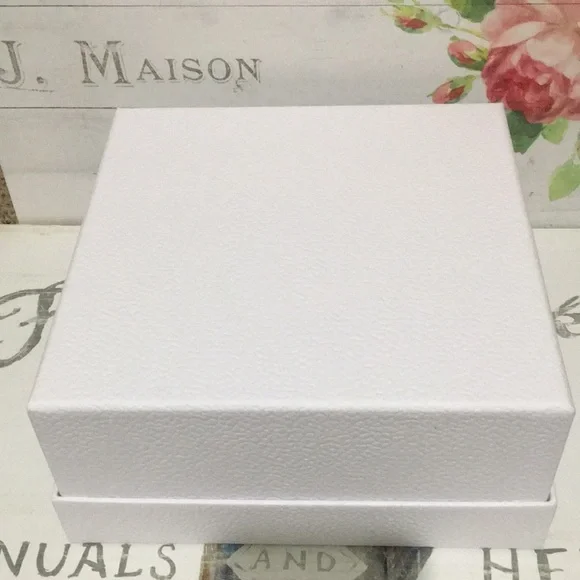 Brand New! DIOR Red White & Gold Medium Gift Box/Tissue/Envelope/Ribbon! 🎁 - Picture 8 of 12